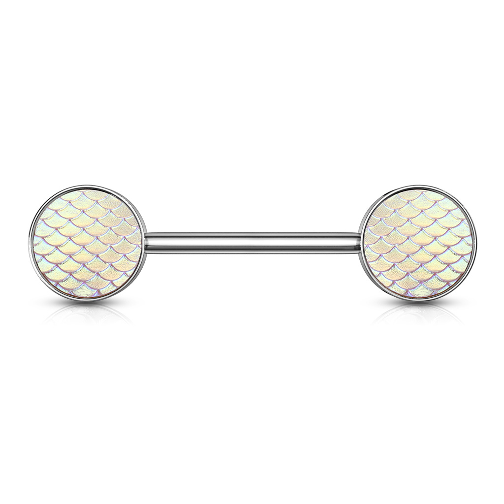 Piercing pour le téton avec de jolies pierres