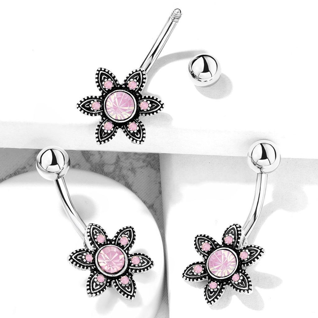 Magnifique piercing au nombril parsemé d