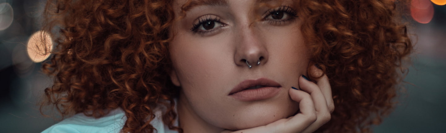 Model with a septum piercing
